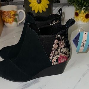 Tom’s Kelsey ankle wedge boot